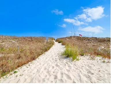 Beach access path Good Tides Only